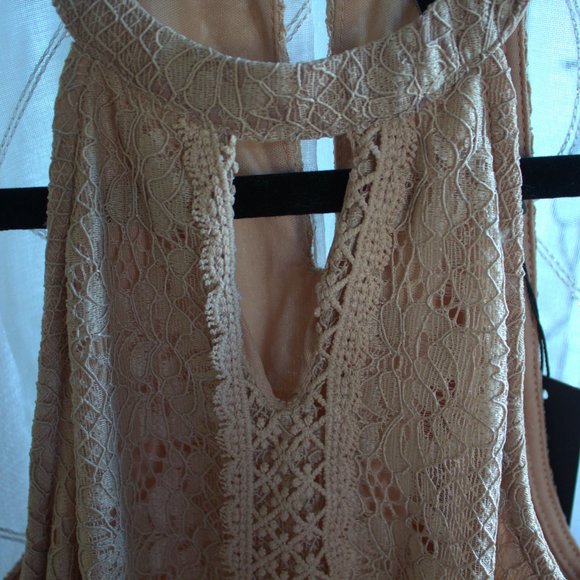 Cable & Gauge | Beige Sleeveless Blouse - Picture 3 of 9